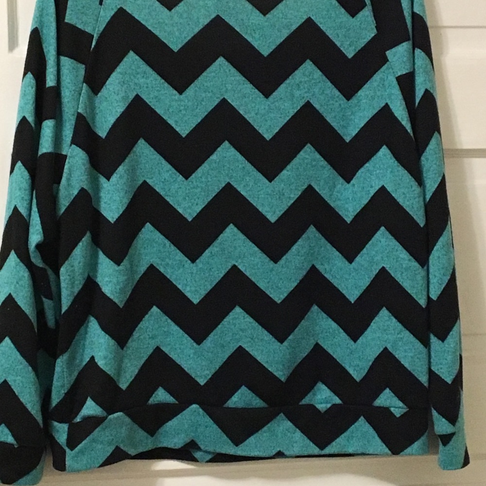 Top - Picture 2 of 3